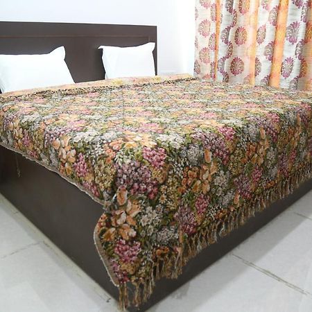Aradhana'S Home Stay Агра Екстериор снимка