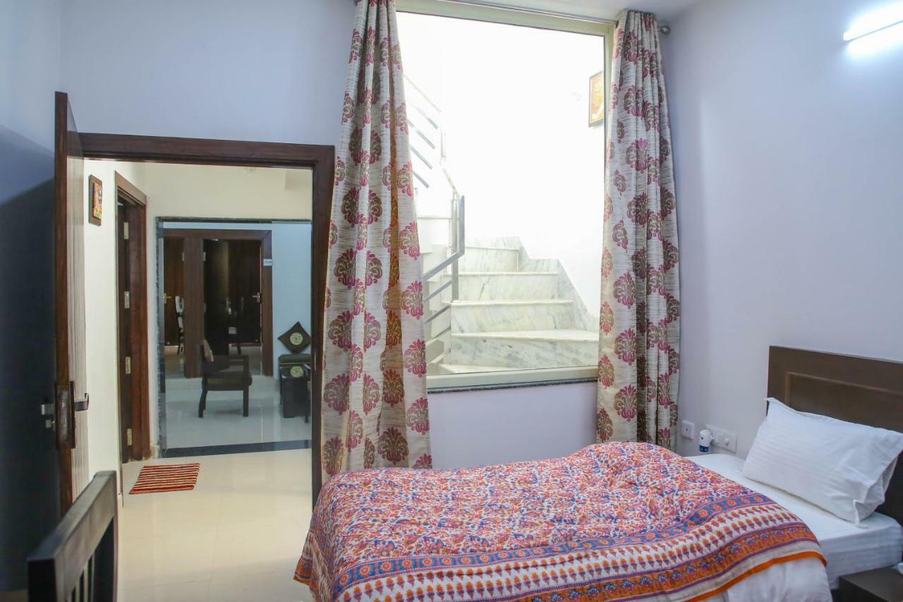 Aradhana'S Home Stay Агра Екстериор снимка